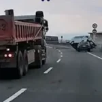 撞擊畫面曝光!台61線廂型車遭自小客車撞擊 路面翻滾打橫停住 撞擊畫面曝光!台61線廂型車遭自小客車撞擊 路面翻滾打橫停住