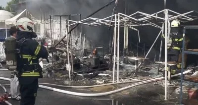 快訊／高雄鳳山傳爆炸聲！鐵皮陷火海「疑電動車起火」