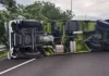 國3斗六段驚傳聯結車側翻!駕駛擦挫傷 大型拖吊車進場排除 國3斗六段驚傳聯結車側翻!駕駛擦挫傷 大型拖吊車進場排除