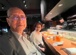 98歲「鱈魚香絲老闆」超狂日常曝光!光炒股每天賺30萬 98歲「鱈魚香絲老闆」超狂日常曝光!光炒股每天賺30萬