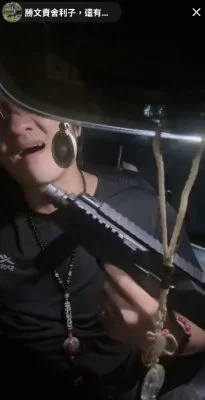 網路直播亮槍嗆聲栽了！台中警火速鎖定　北屯逮2男查扣衝鋒槍、手槍