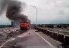台78線快速道路火燒車釀3傷! 聯結車貨車相撞起火 台78線快速道路火燒車釀3傷! 聯結車貨車相撞起火