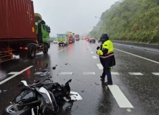 機車闖國道肇事事騎士受重傷! 追撞自小客車全身多處骨折擦挫傷 機車闖國道肇事事騎士受重傷! 追撞自小客車全身多處骨折擦挫傷