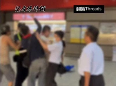 士林捷運站外爆衝突！男子街頭扭打　民眾直擊：出去玩路上直接武打場