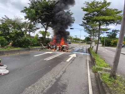 自小客車被烈焰吞噬！　烏日火燒車三人受傷送醫