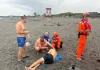 外籍遊客七星潭戲水受困! 海巡即時下水救援 外籍遊客七星潭戲水受困! 海巡即時下水救援