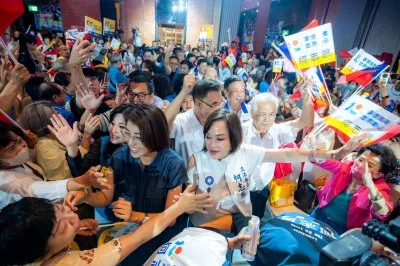 走破4雙鞋拚高雄！柯志恩南高雄集結2千人　喊話「這次一定贏」
