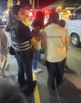 「幫忙家裡賺錢脫離貧窮！」　屏東潮洲夜市男童獨自顧攤 
