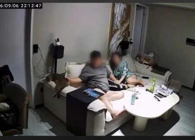 影／把睡著貓推下沙發！男遭起底是塩酥雞店員工「網友刷一星負評」　業者：當事人已於9月4日離職