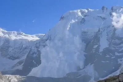 ▲俄北米吉爾吉山奪命雪崩！33登山客遭活埋　釀11死、6傷6失蹤（圖／翻攝自 X）