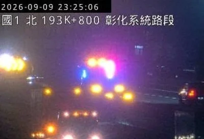 快訊／國道1號彰化路段事故！　自小客車追撞施工標誌車
