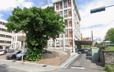 ▲花蓮警分局傳槍響！36歲員警備勤車棚自戕　送醫搶救中（圖／翻攝自 Google Maps）