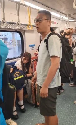 台鐵列車驚傳霸凌騷擾！惡劣男子言語PUA、動手施暴女高中生 議員報警開查