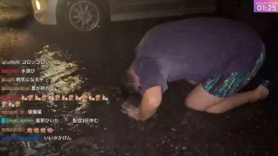 影／暴雨夜在路邊水溝洗頭！日本直播主發燒、血尿　尿液驗出大量細菌恐傷腎