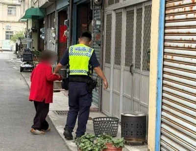 八旬婦散步迷途徘徊路旁　虎尾警暖心護送平安返家