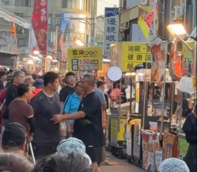 苑裡「鬼門關夜市」爆砸攤衝突！　醋男砸妻攤位持鐵棍打傷前員工
