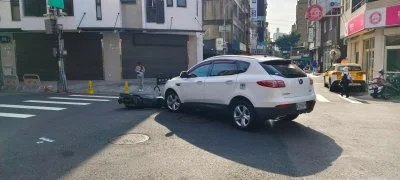 台中北區無號誌路口汽機車碰撞　19歲女騎士手腳擦傷送醫