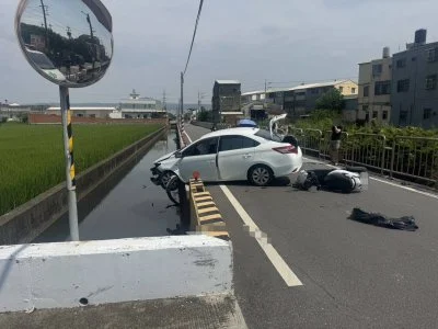 台中無號誌路口轎車、機車猛烈碰撞！女騎士氣血胸一度失去生命跡象　搶救恢復心跳