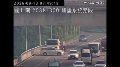 國1彰化路段今早不平靜！貨車員林段「翻肚」　埔鹽系統大小車碰撞