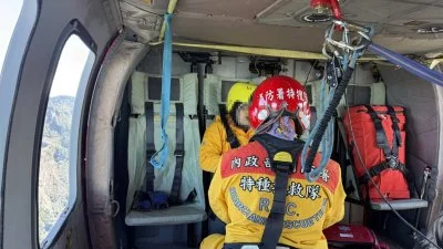 高山症發作卡山區！高雄男無法行走　黑鷹直升機急吊掛救援