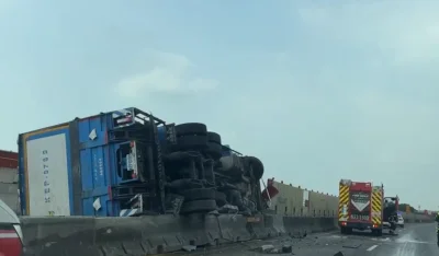 國道1號事故1人OHCA！　大林路段大貨車翻覆車流回堵兩人受傷送醫