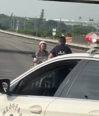 恐佈違規！國道台南路段機車逆向行駛14公里　國道警察全線封閉警車擋道攔下69歲騎士