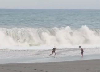 「網路影片」成違規鐵證!太麻里2人颱風天闖海岸戲水 海巡依法舉發最高罰25萬