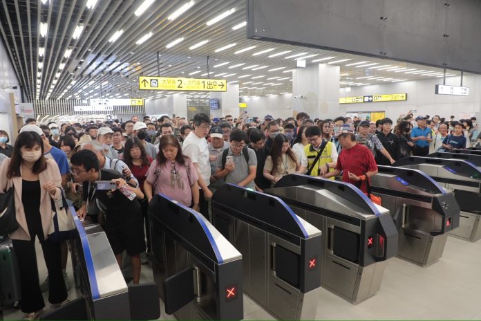 台南鐵路地下化今通車！首班自強號清晨發車　地面時代正式告別