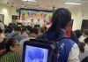 陳美梅背起行動廣告機走入市場社區 圖文展示問政成果成選戰亮點