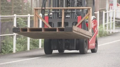 影／日本工安事故！部長開堆高機「載10人下樓」　失控翻覆釀6傷　