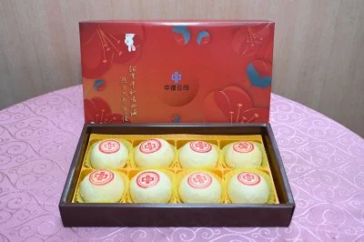 中鋼月餅今年大改版！綠豆椪、蛋黃酥「10入→8入」價格也降了