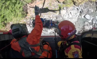 登山跌落溪谷骨折命危！　空勤直升機救援 