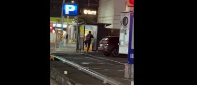 台中男情緒激動徒手推倒騎樓機車　警方調監視器鎖定對象追查