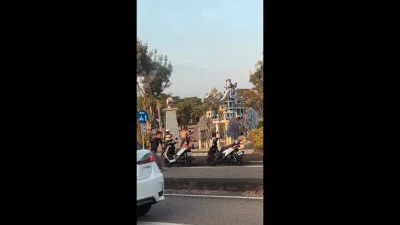 警一攔就跑？台中4人開車門狂奔　近期移工拒檢、肇逃案件頻傳引關注
