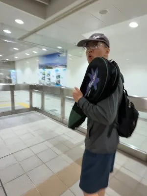 女子搭手扶梯遭偷拍裙底！ 噁男見事跡敗露翻越捷運閘門逃逸