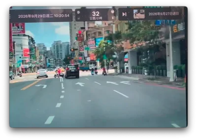 驚險瞬間！高雄騎士路口橫向竄出　賓士急閃險釀碰撞