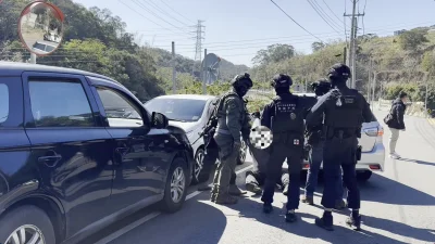 陸空夾擊抓逃犯！中警啟用無人機 ATAK 系統攻破新竹山區洗錢水房，瓦解詐團抓 30 人