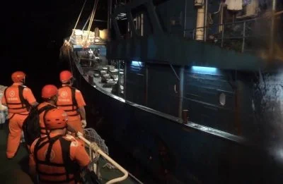 中國漁船越界捕魚台中海巡強靠登檢　人船押回台中港