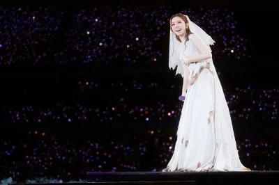 鄧紫棋182場巡演圓滿收官！驚爆「紐約秘婚」8年情升格人妻