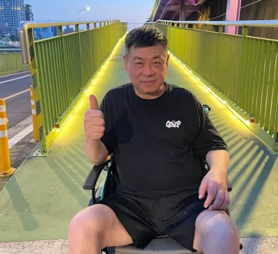 65歲孫德榮徵「貼身管家」5萬月薪！名車代步、豪宅住宿