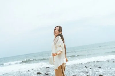 梁舒涵新歌歷時半年一度難產！MV哭戲沒帥哥陪演　笑喊老闆求斬桃花銅劍