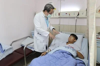 發燒嘔吐以為感冒 17歲高三生肝臟竟藏8公分膿瘍