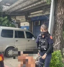 台中輪椅老翁迷途街頭「忘了回家的路」 暖警耐心查身分親送返家 台中輪椅老翁迷途街頭「忘了回家的路」 暖警耐心查身分親送返家