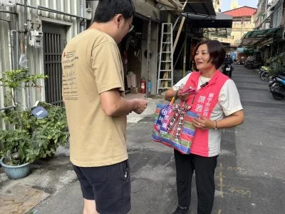 名牌包繫飄帶成潮流  陳雅惠台灣「LV」同樣吸睛